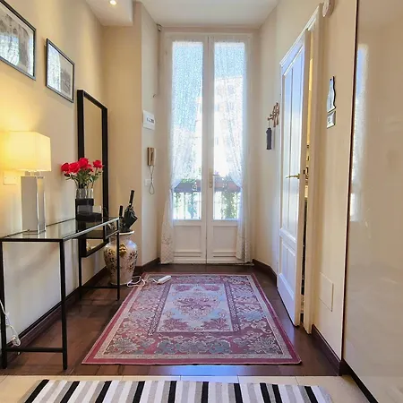 아파트 Nonna Nilla, A Large And Cozy Flat In Porta Venezia *